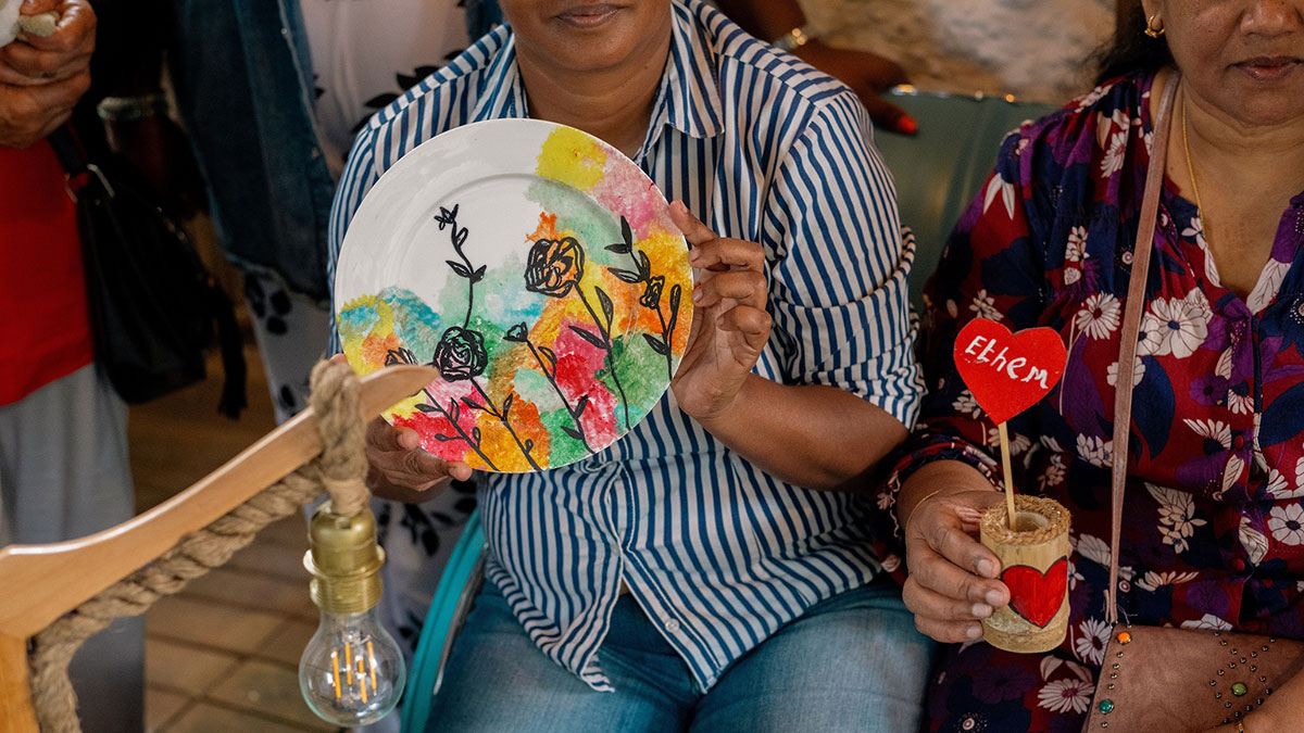 LUX* Grand Gaube initie les femmes du village à l’artisanat écoresponsable